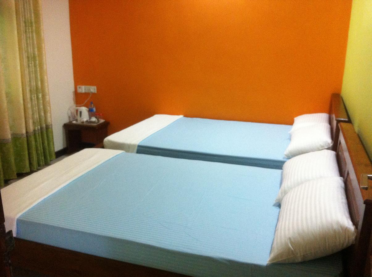 Bee Nest Bed & Breakfast Негомбо Экстерьер фото