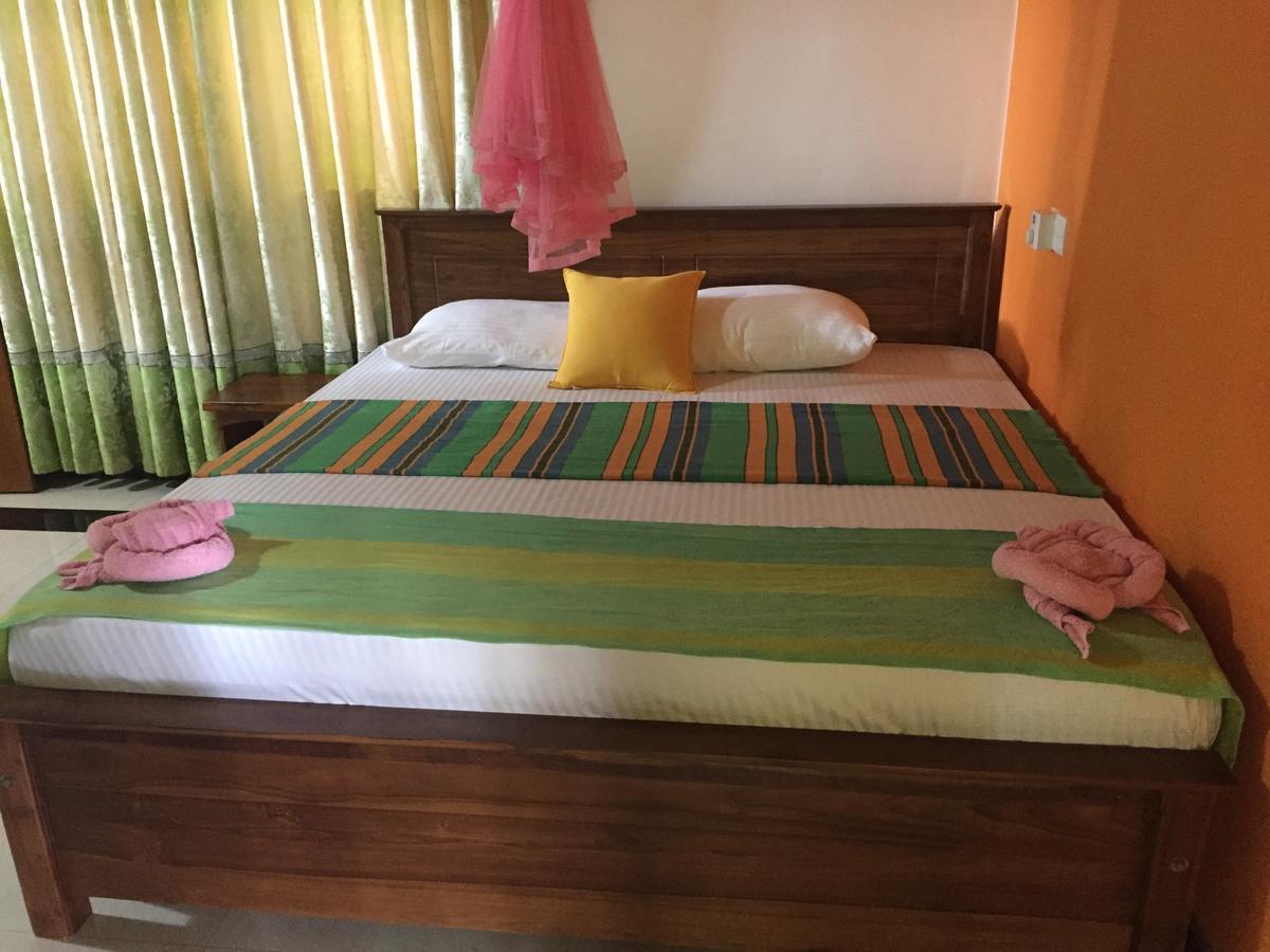 Bee Nest Bed & Breakfast Негомбо Экстерьер фото